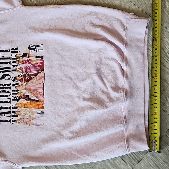 Gildan Taylor Swift The Eras Tour Pink Crewneck Small - Picture 12 of 15